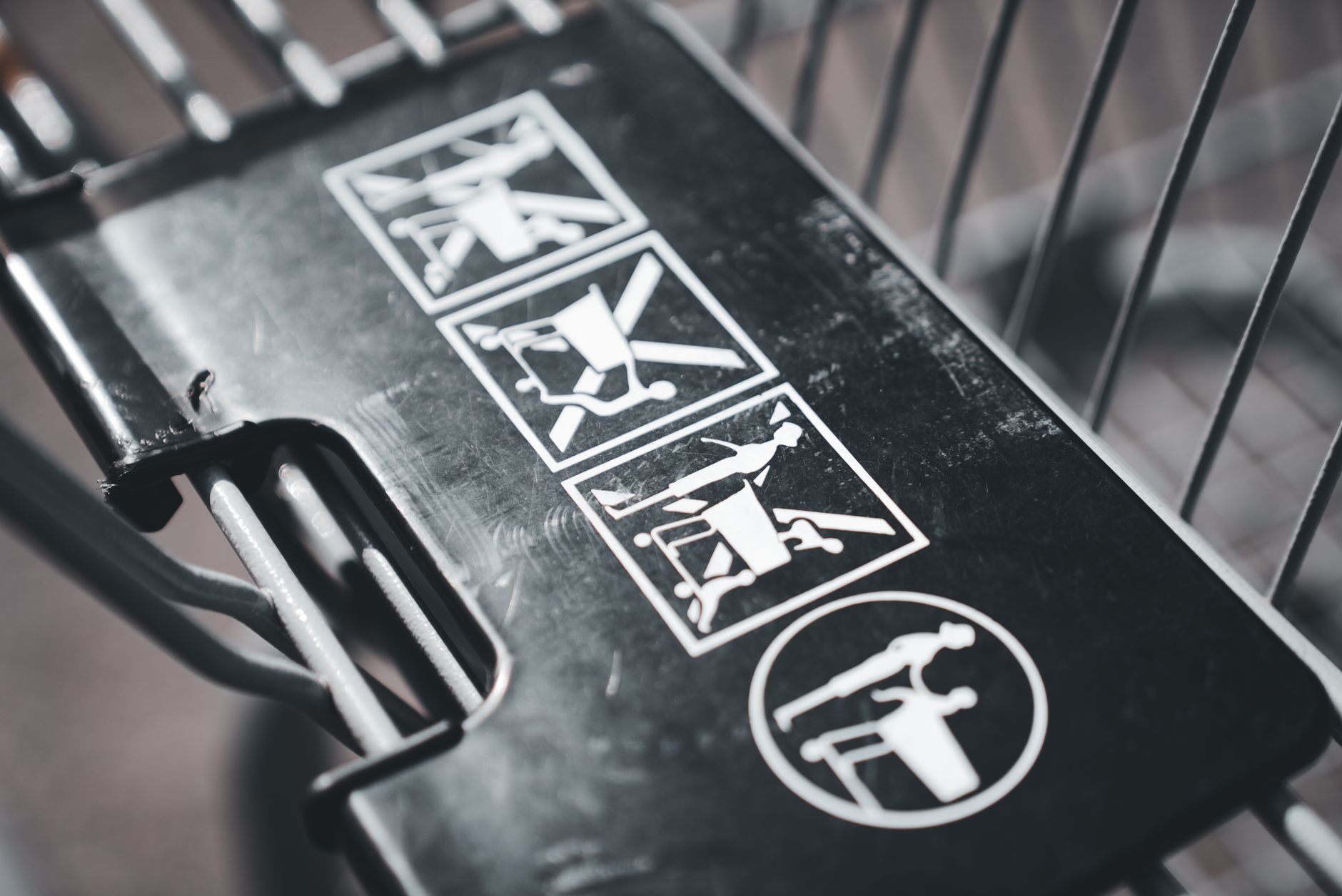 Practical tech guide: handling funeral notices in the USA safely